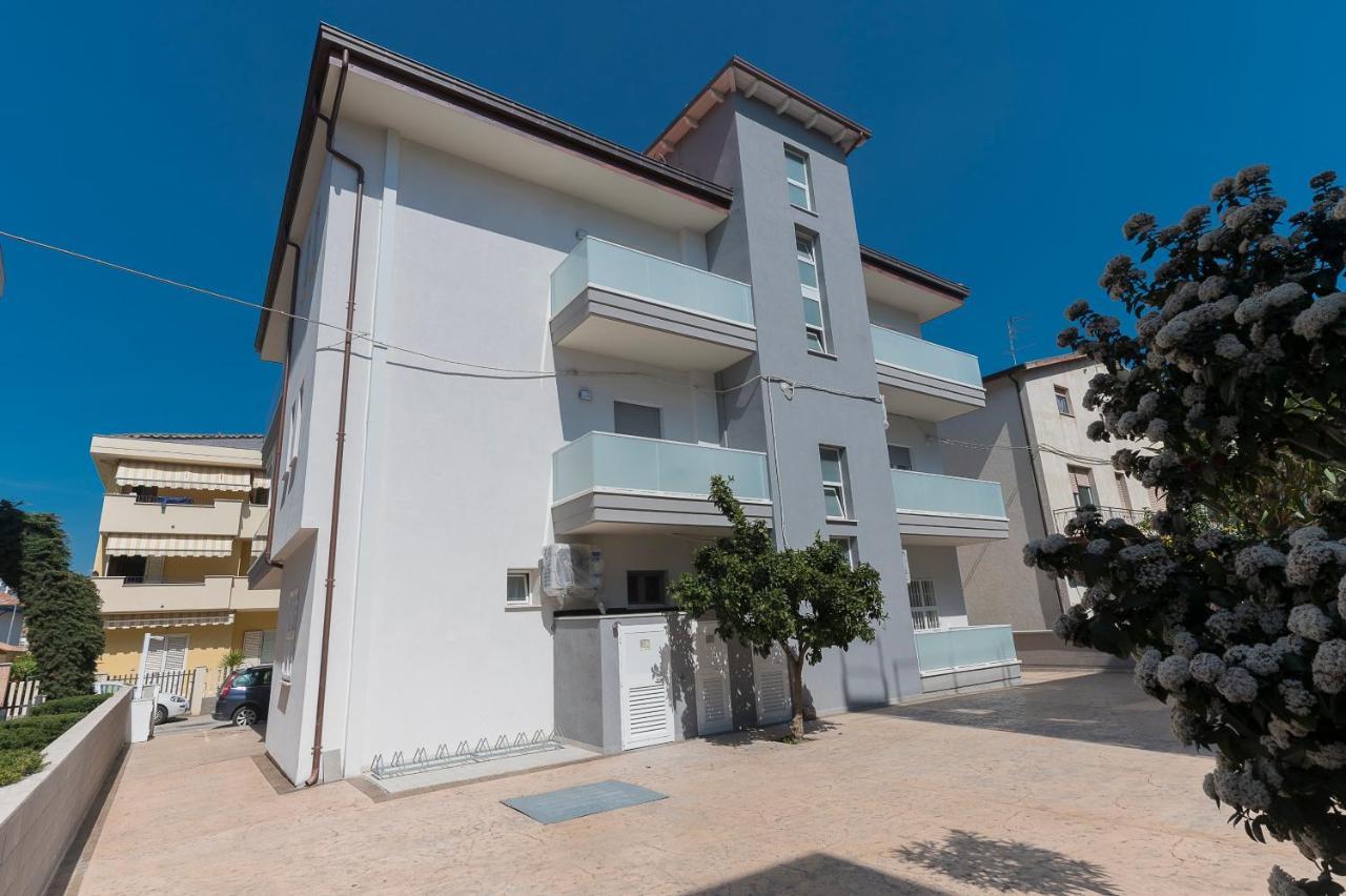 Pineta Del Mare Acomodação com café da manhã Alba Adriatica Exterior foto